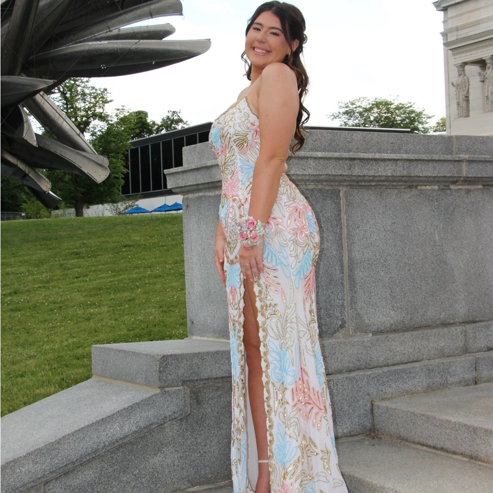 Rachel Allen #70002 originally size 12, but altered to size 8 to 10! Prom dress!